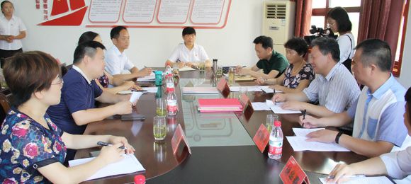 舒正荣在宜都调研县级侨联改革工作