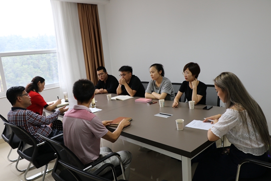 十堰市侨联向归国留学生创业代表宣讲十代会精神