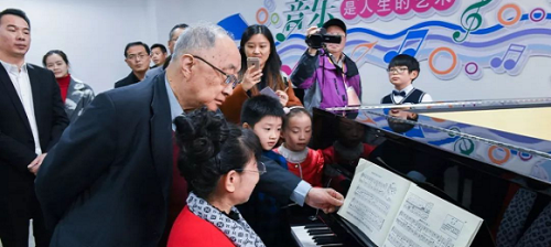 侨企柏斯琴行邀请钢琴家李名强教授走进西陵