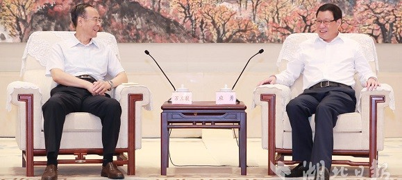 湖北省委书记应勇与万立骏主席座谈 凝聚侨心侨力侨智推动疫后重振