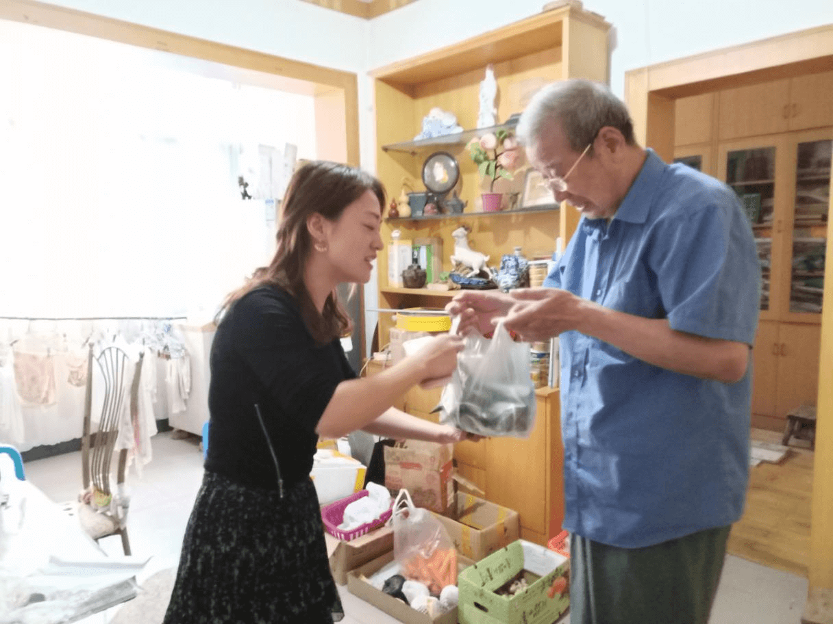 端午安康 清波路社区走侨亲送温暖