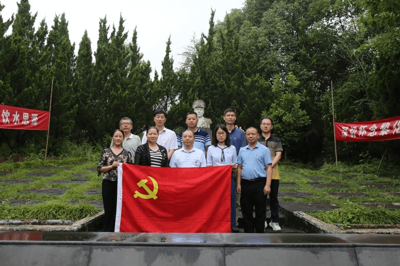 宜昌市侨联组织侨界参观红色教育基地