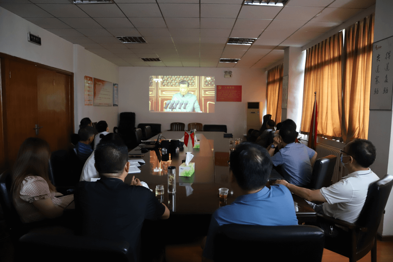 襄阳市侨联全体干部 全程观看庆祝中国共产党成立100周年大会