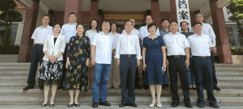 省侨联组织参观建党一百年档案文献展