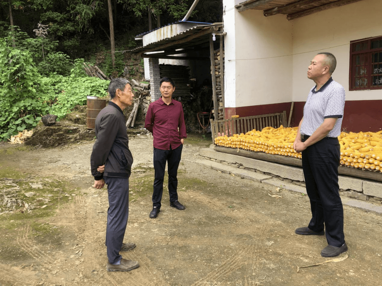 保康县侨联开展中秋节调研摸底走访慰问活动