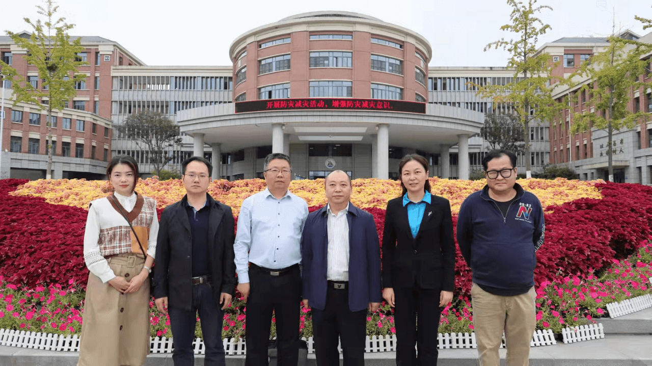 宜昌市侨联在夷陵中学开设雅思学习营公开课