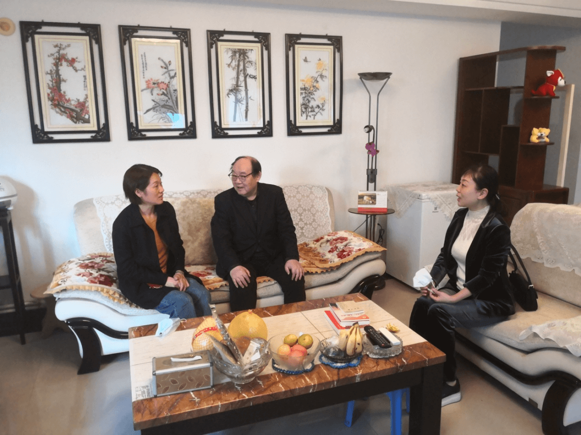 荆门市侨联开展 重阳节慰问退休老干部活动