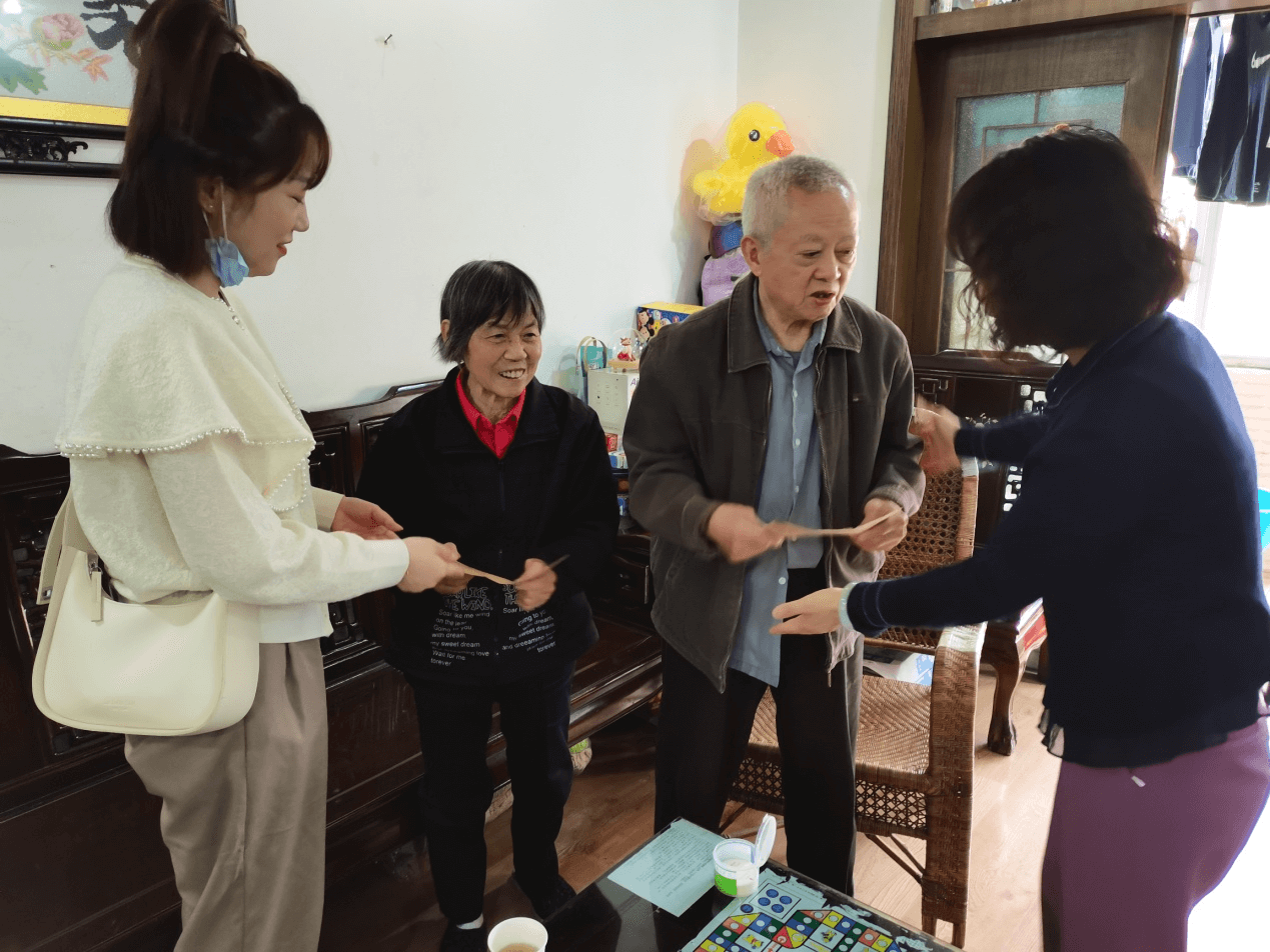 鄂州市鄂城区侨联开展重阳敬老送慰问活动