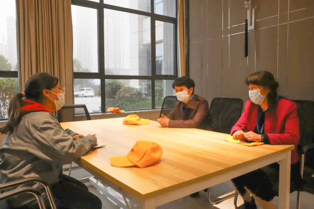 襄阳市侨联主席陈红带队深入企业开展 “千名干部进千企”服务活动