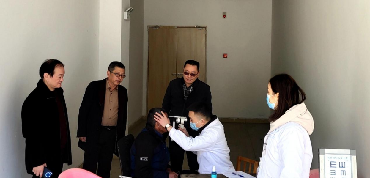 我为群众办实事：神农架林区侨联组织开展“侨爱心·光明行”白内障筛查义诊活动