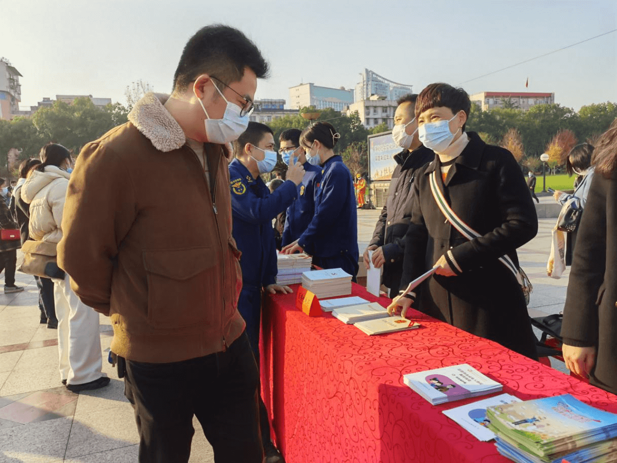 西陵区侨联开展国家宪法日集中宣传活动