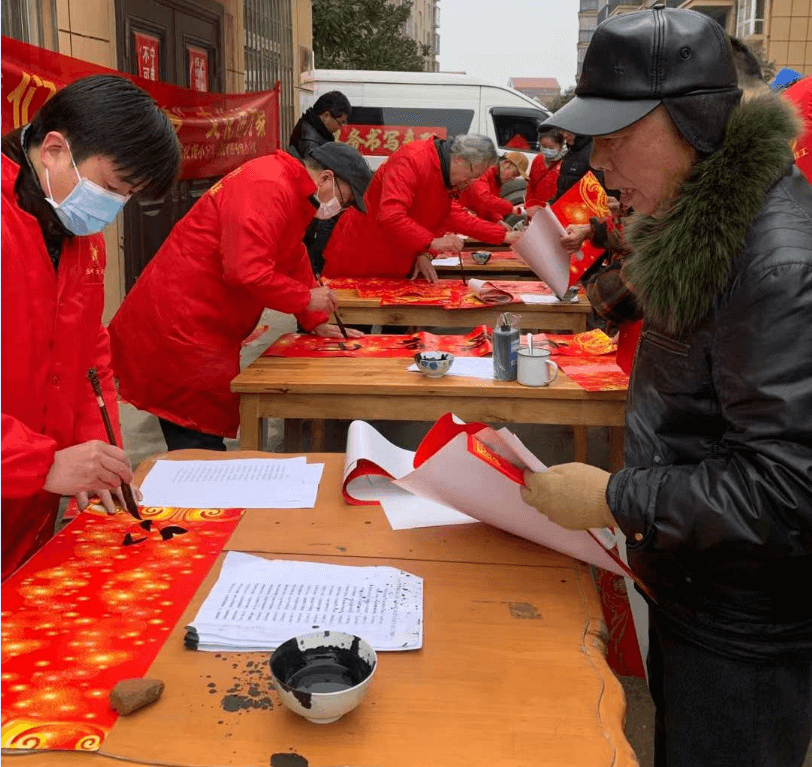应城市侨联开展“送春联 暖侨心”书法笔会活动