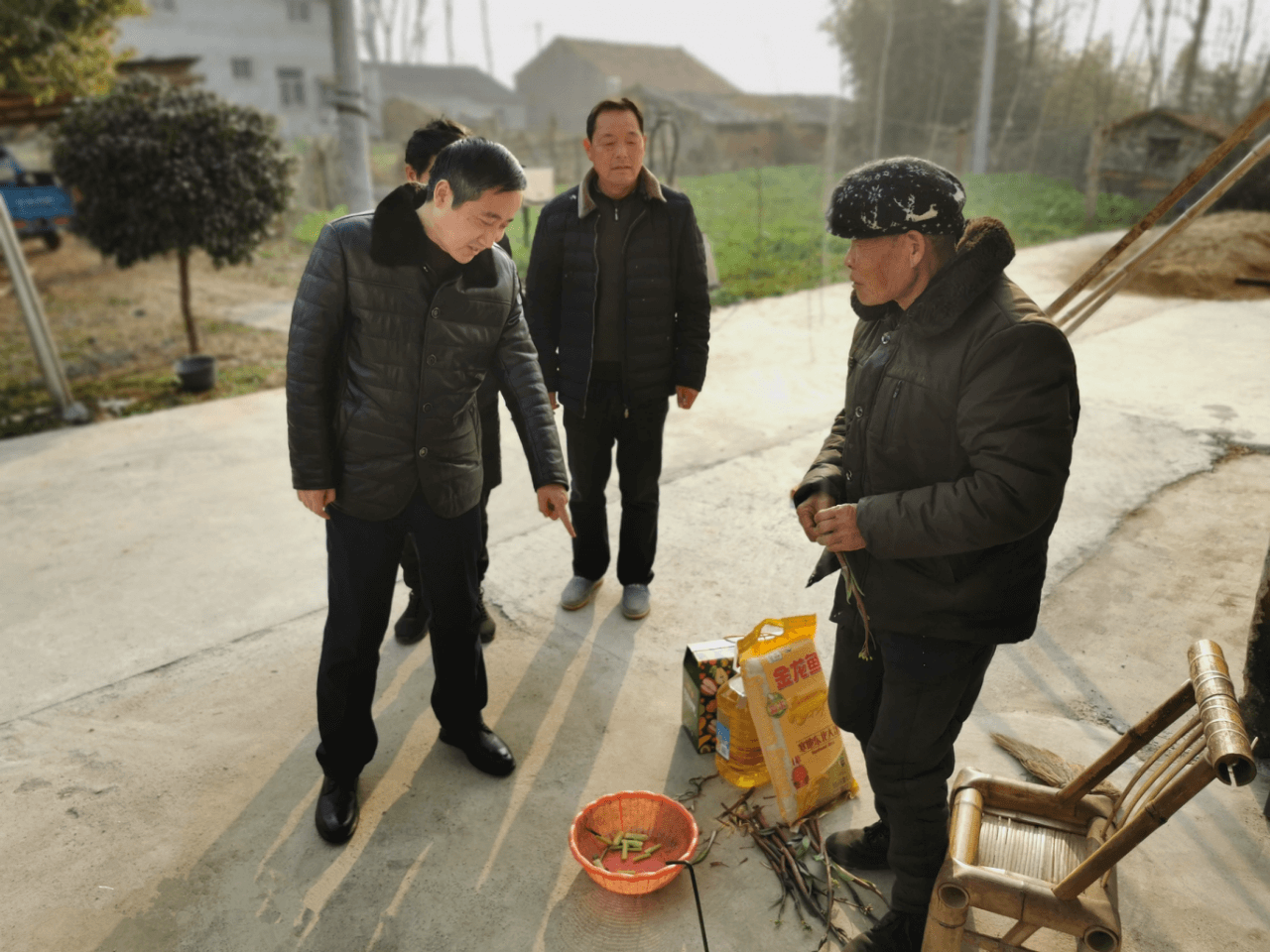 情系困难户，温暖乡村行—应城市侨联开展春节前走访慰问活动