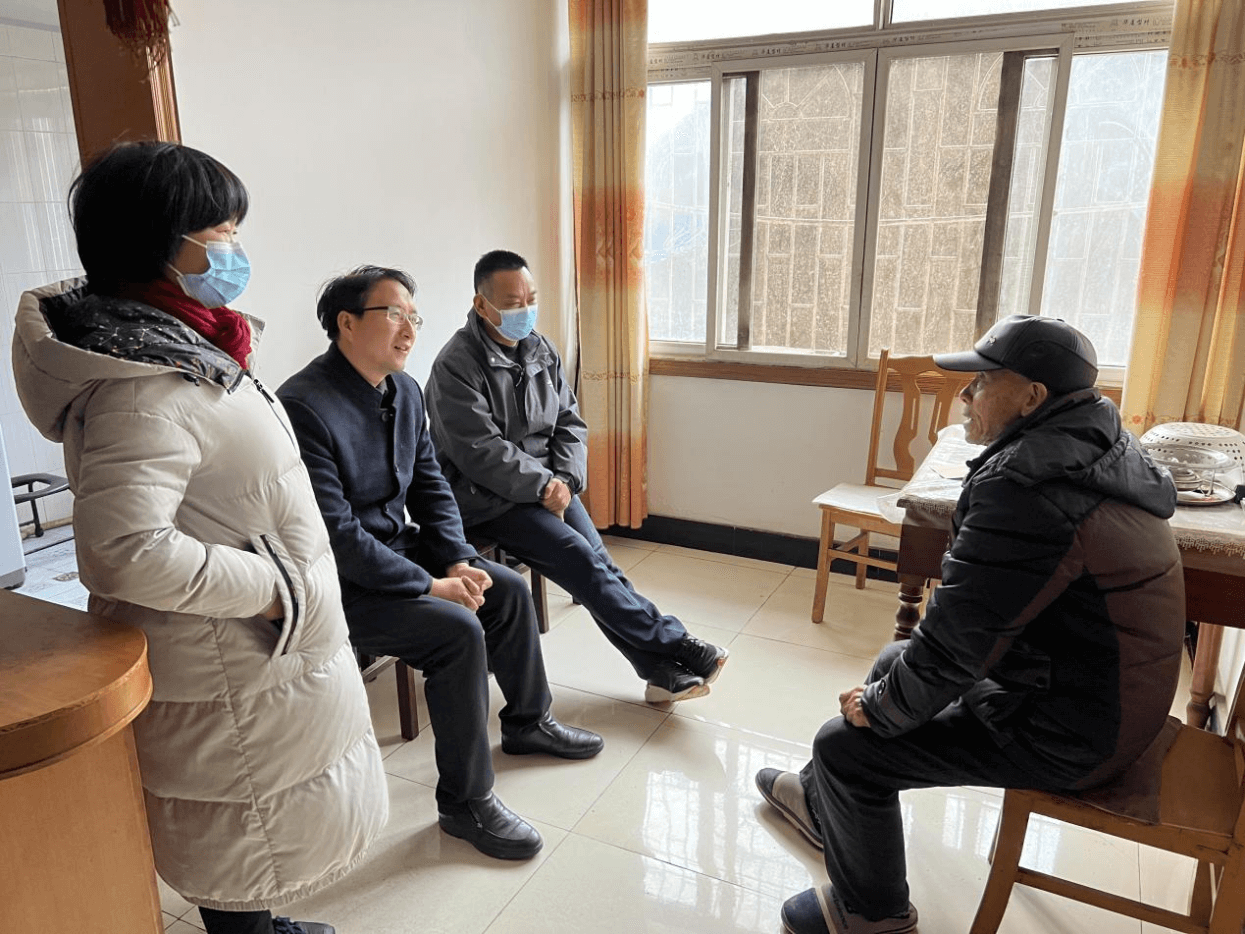 鄂州市华容区区委常委、统战部长叶圣海走访慰问归侨侨眷