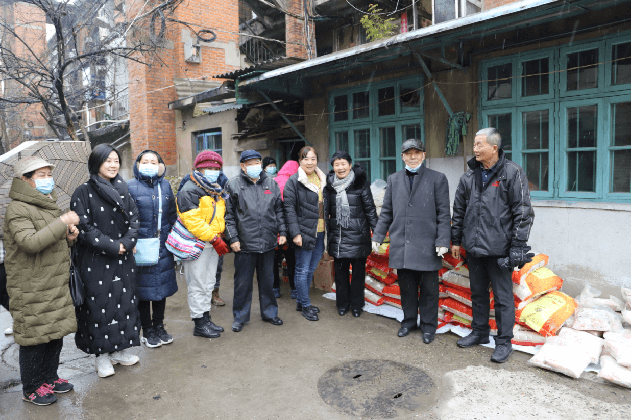 襄阳市侨联走访慰问归侨侨眷