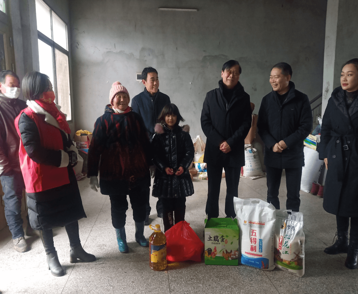 老河口市侨企到对口帮扶村开展走访慰问活动