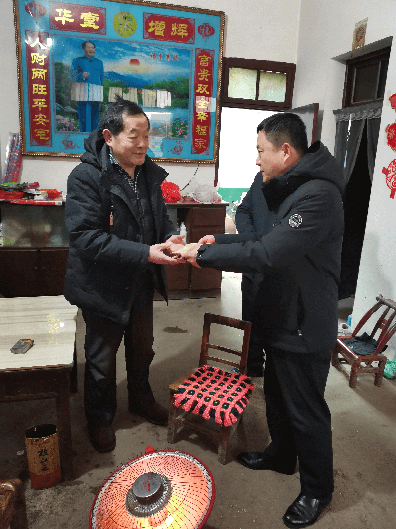 随州市侨联主席辛拥政赴驻点村开展走访慰问活动