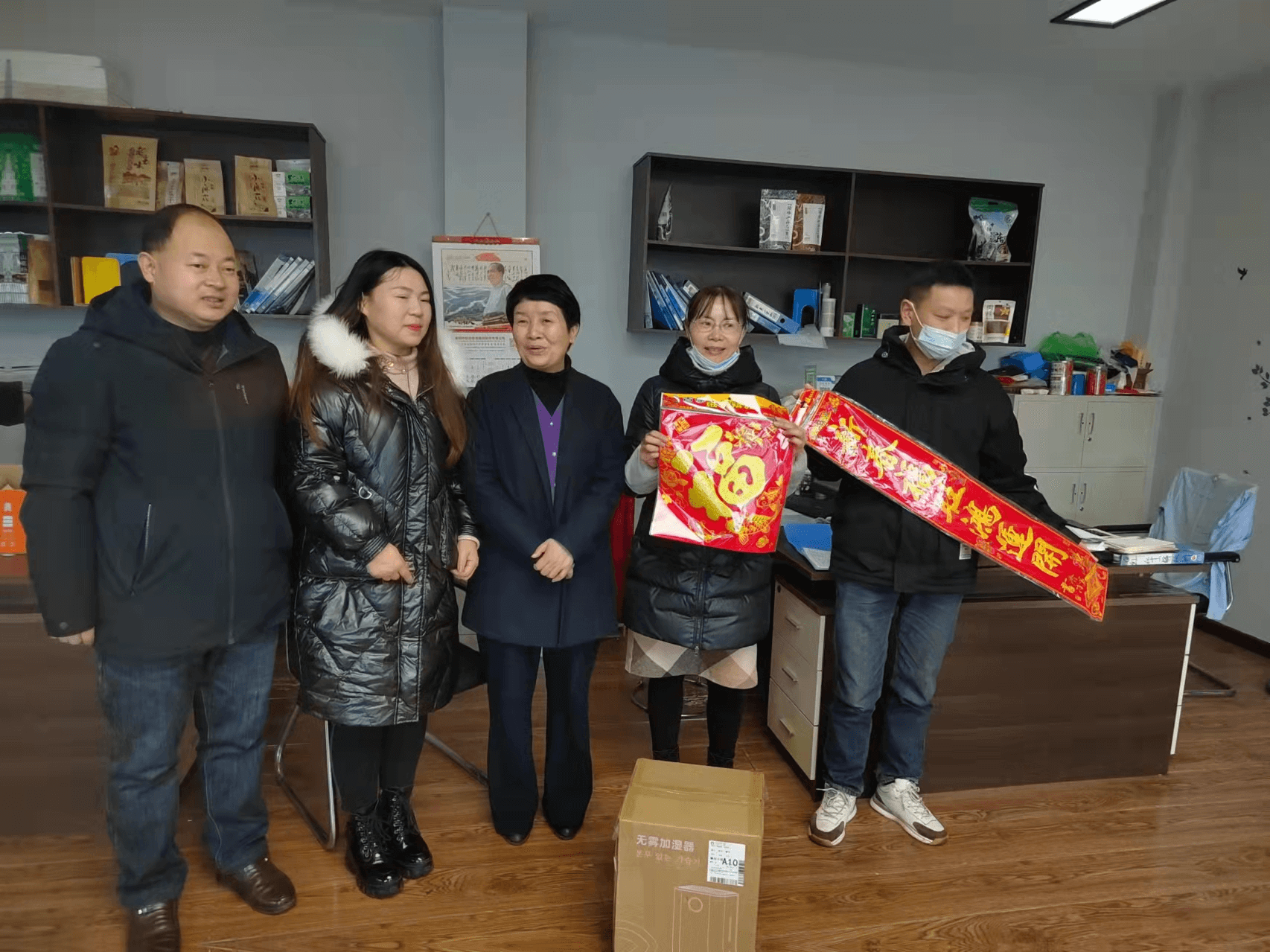 襄阳市侨联领导春节前夕走访慰问侨界群众