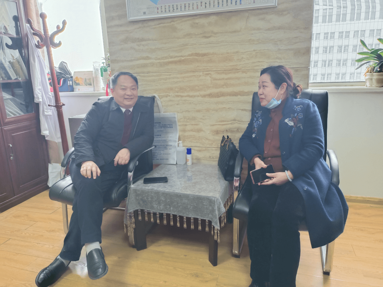 孝感市侨联副主席陈霜红赴市中心医院调研侨联基层组织建设工作