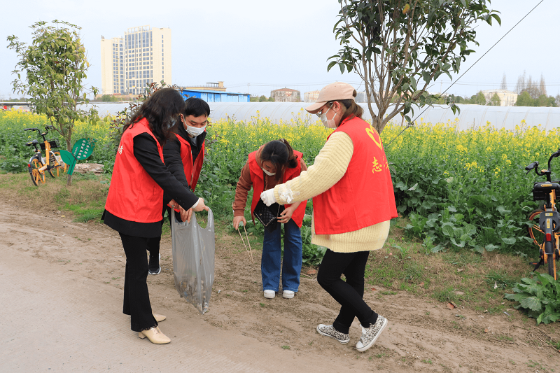 枝江市侨联开展学雷锋志愿服务行动