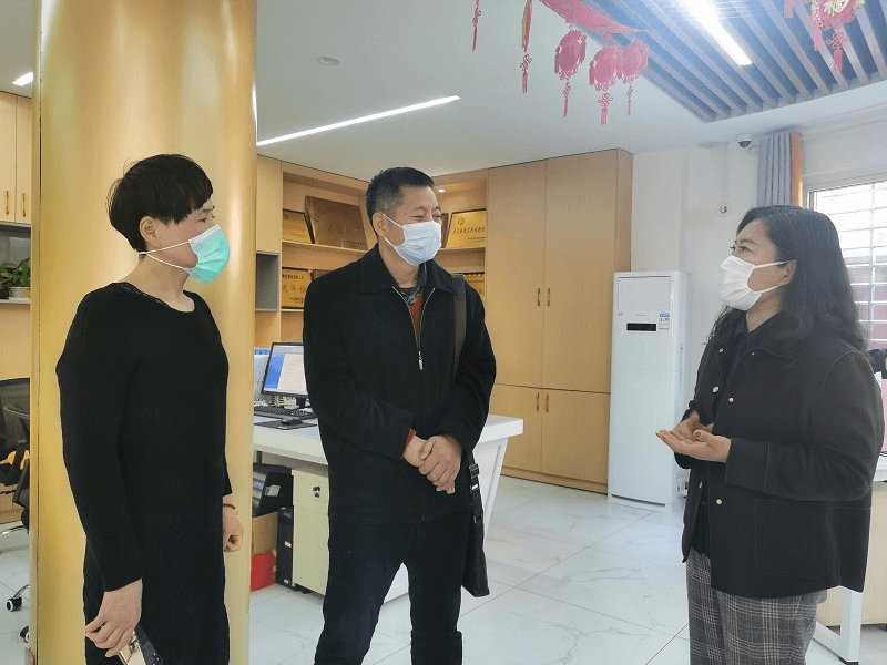 宜昌市侨联副主席张龙督促检查侨之家建设