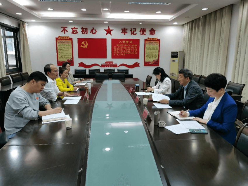 荆州市人大常委会在市侨联开展工作调研