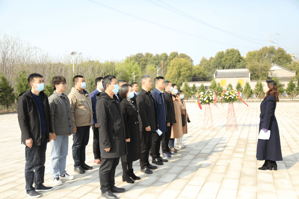 老河口市组织侨界代表人士开展 “缅怀英烈祭清明”活动