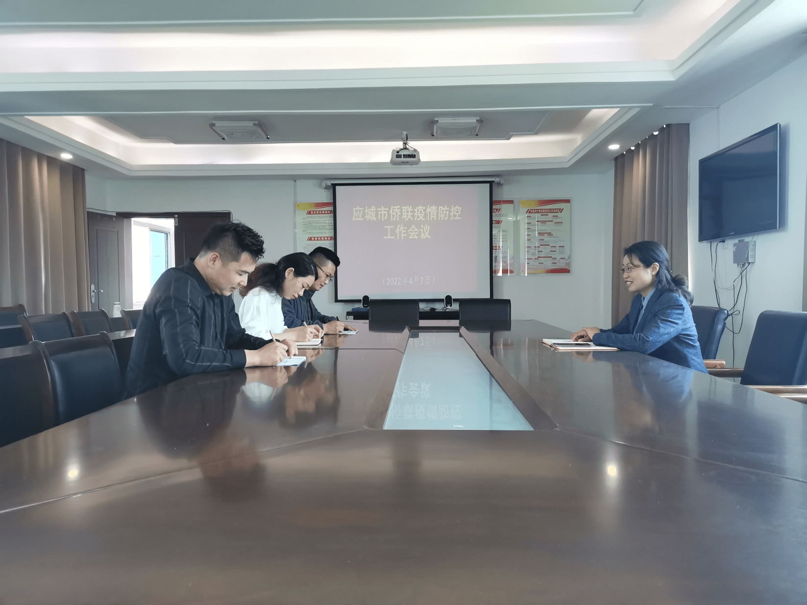 亮身份 树形象 守阵地  应城侨联党员干部下沉一线织牢防疫网