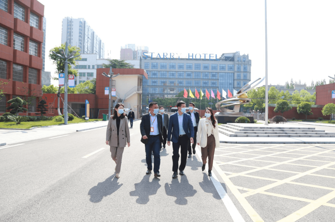 石首市委书记王敏调研市侨联工作