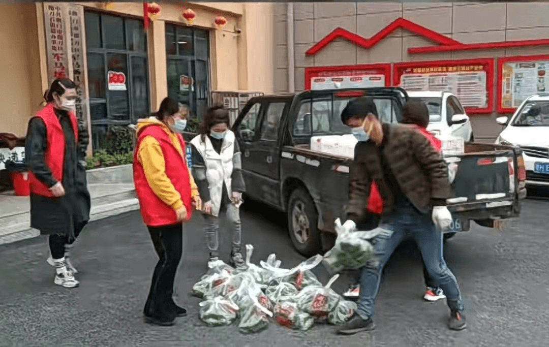 荆门市掇刀区侨界群众捐赠蔬菜 助力本地及上海抗疫工作