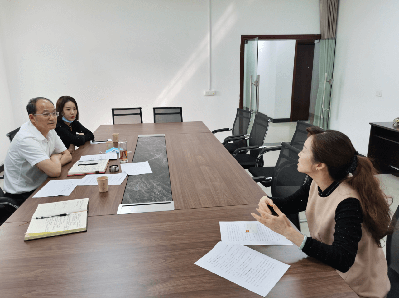 荆州市侨联到定点帮扶企业开展 “十问十帮”活动