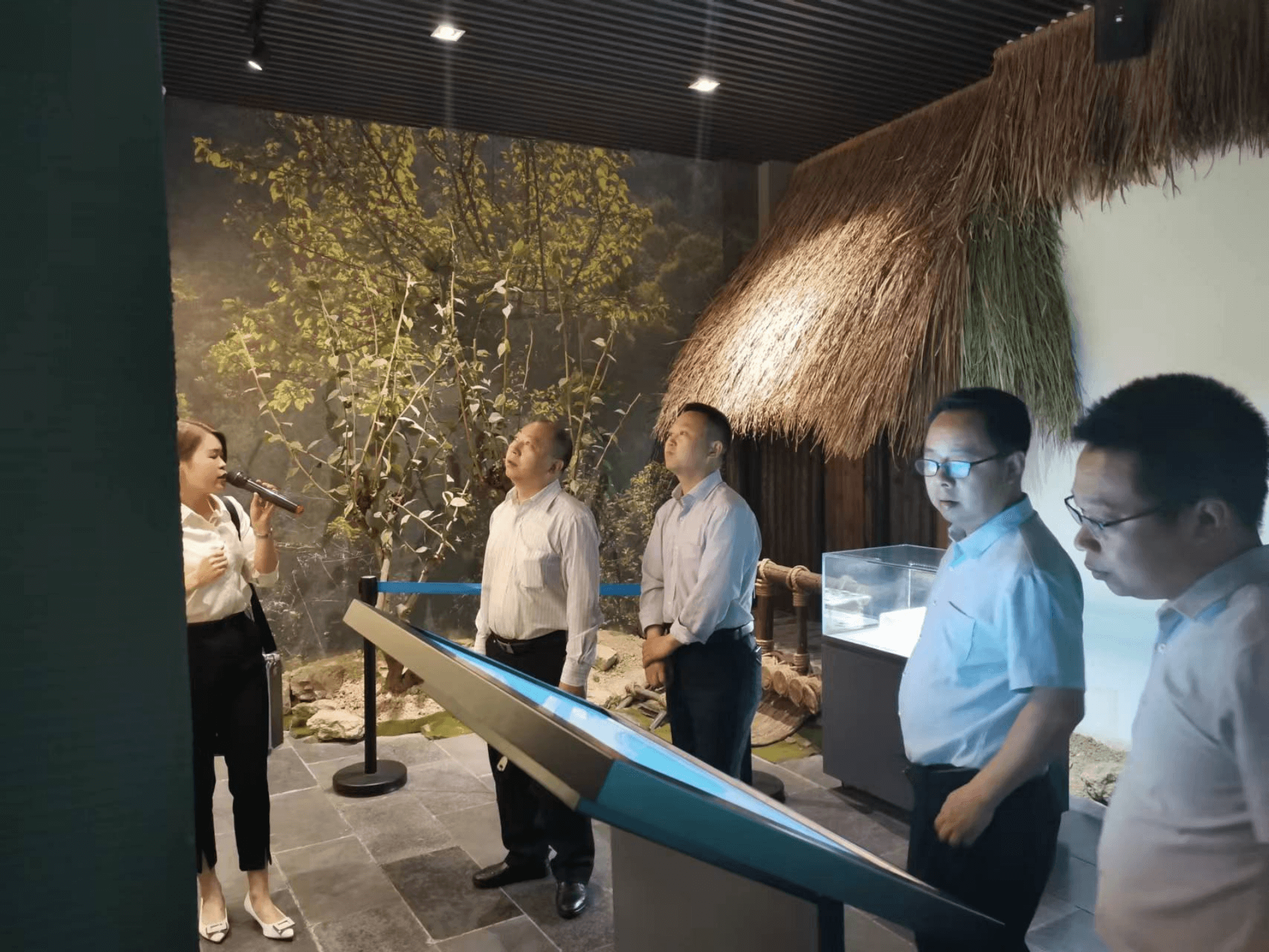 宜昌市侨联主席邓希康到远安调研