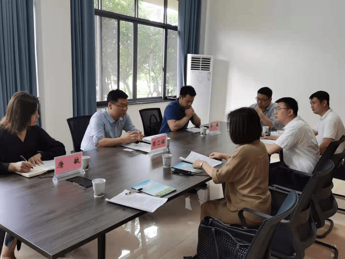 洪湖市侨联与省侨商会副会长周己铭一行洽谈招商引资项目