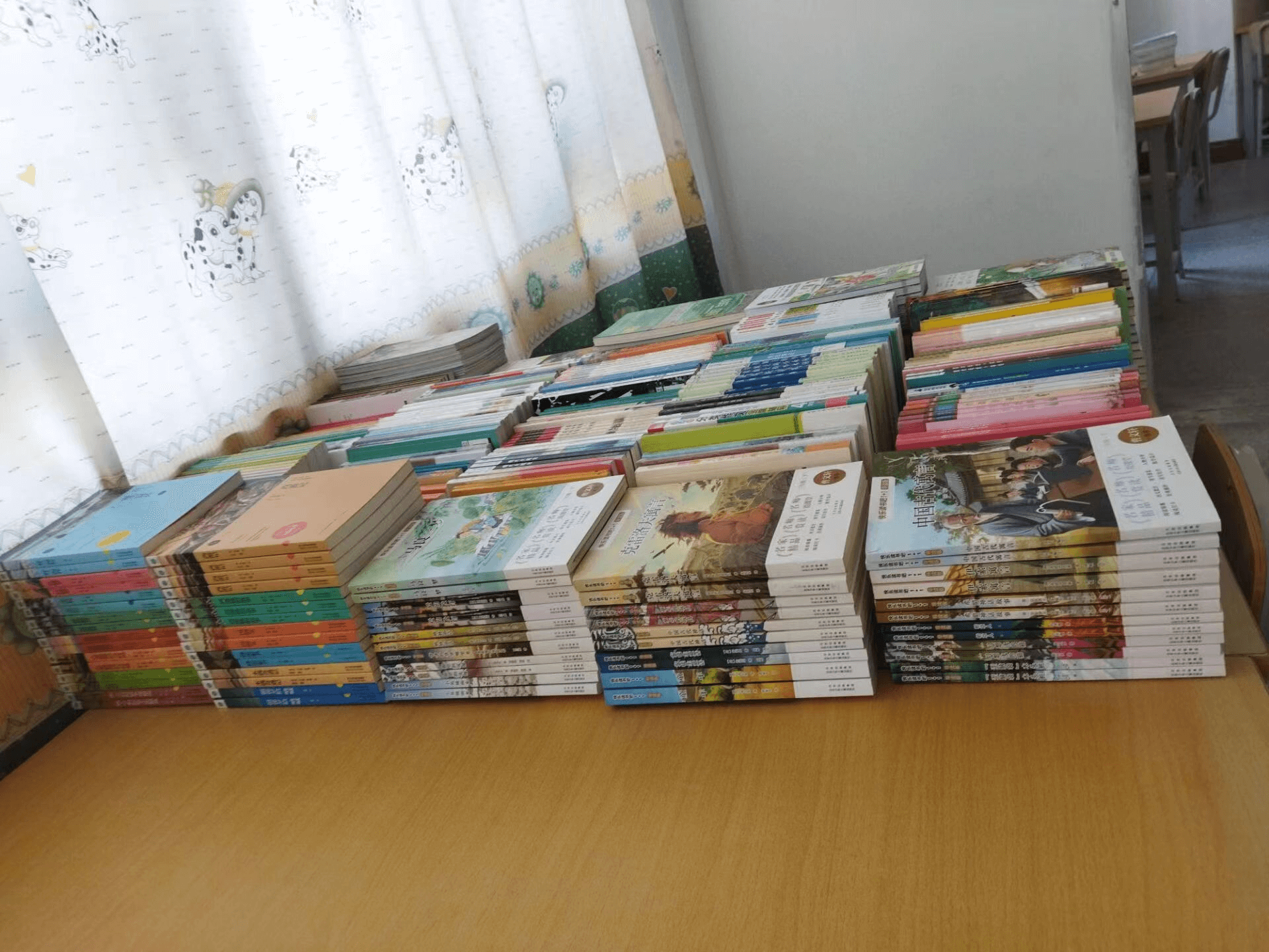 秭归：海外侨胞情系家乡  共助学子图书梦想