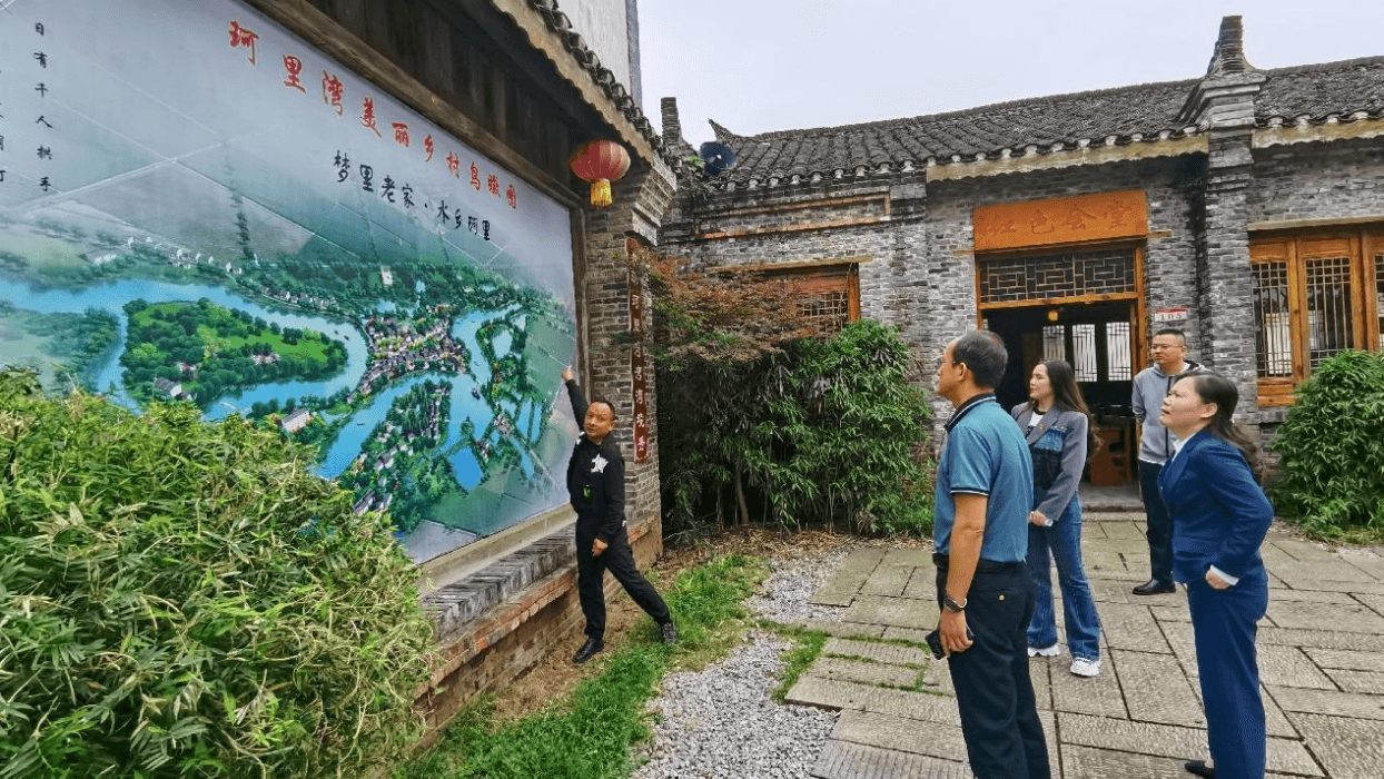 荆州市侨联主席罗进到洪湖市侨联开展工作调研