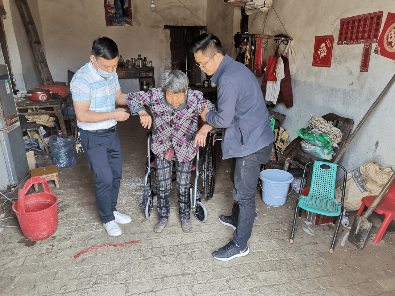 应城市侨联：轮椅送到家 真情暖民心