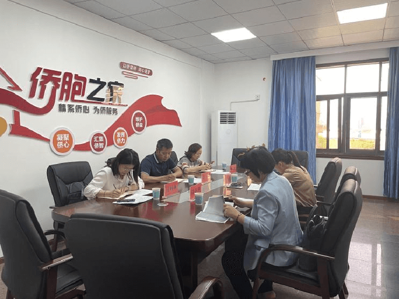 张龙赴点军区调研侨联改革