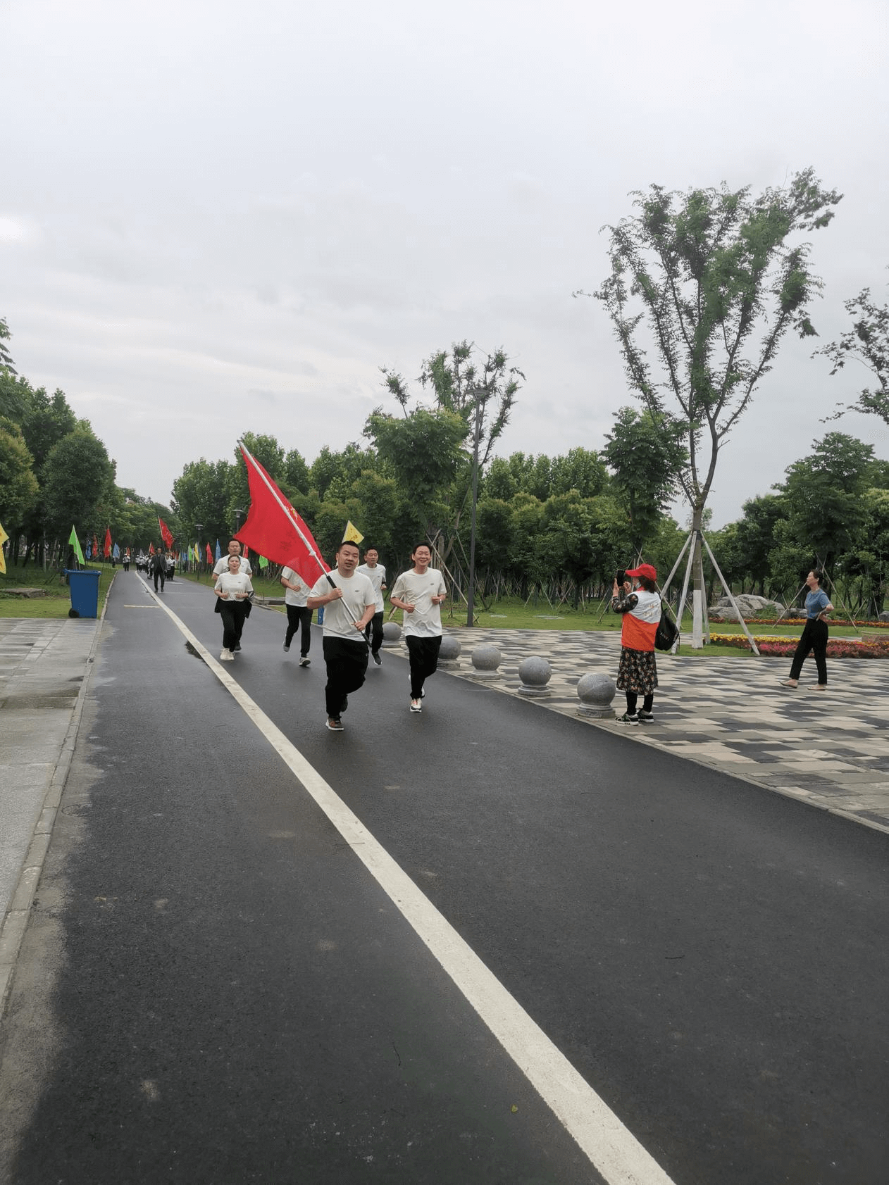 监利市侨联参加“喜迎二十大·奋进新征程”全民健身职工健康跑活动