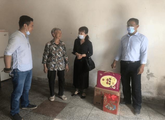 下基层察民情解民忧暖民心  鄂城区侨联在行动（一）