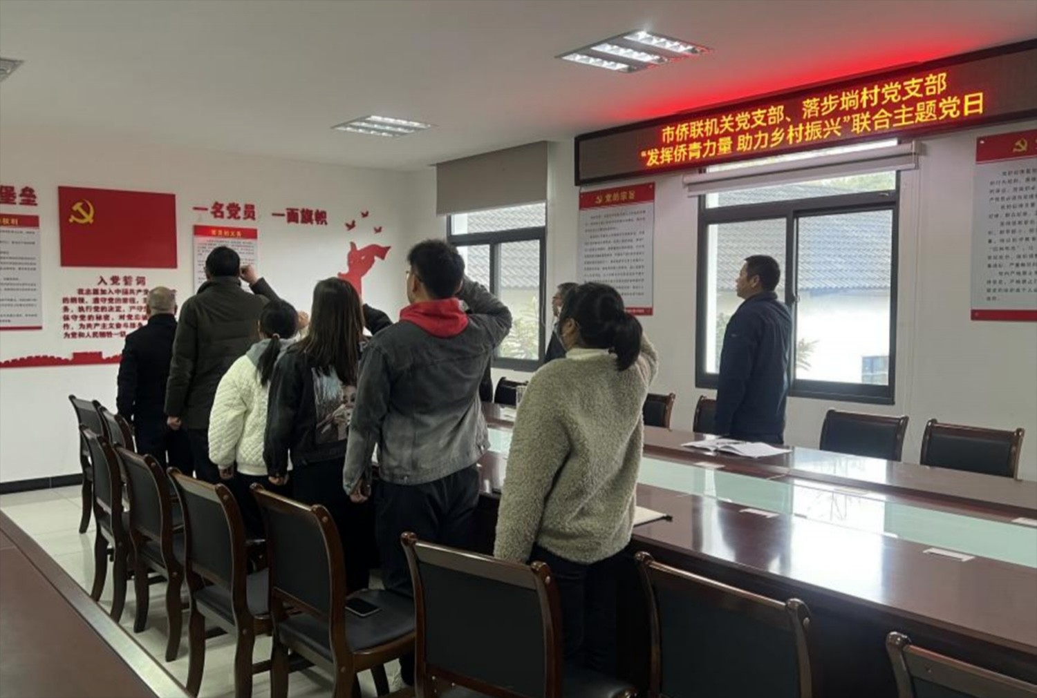 宜昌市侨联机关党支部携手落步埫村党支部开展“发挥侨界力量  助力乡村振兴”联合主题党日