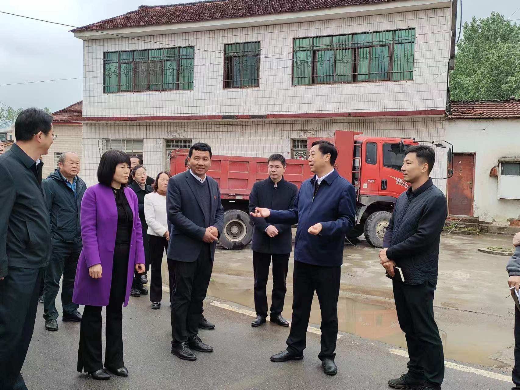 南漳县委书记罗兴斌到襄阳市侨联帮扶村调研“共同缔造”工作