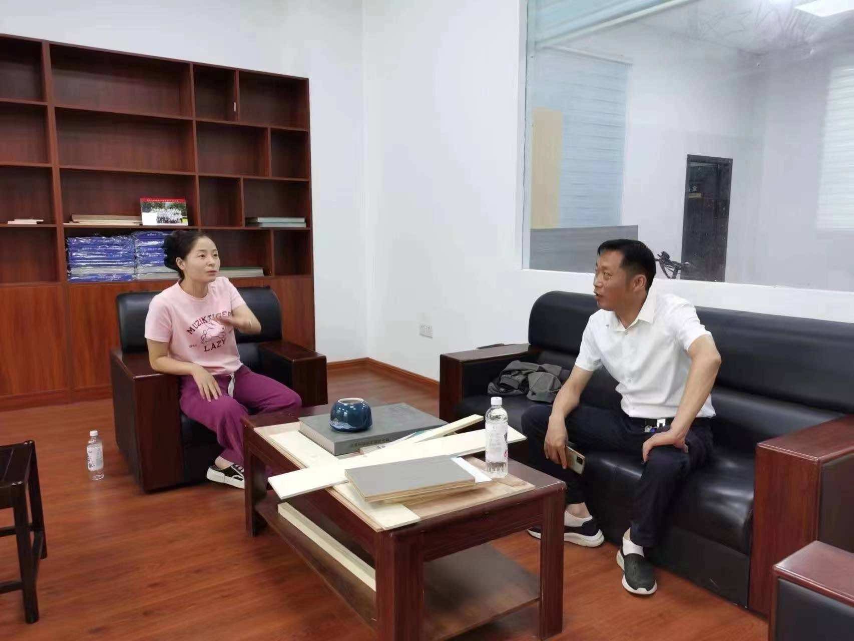 老河口市侨联走进包保企业调研解困