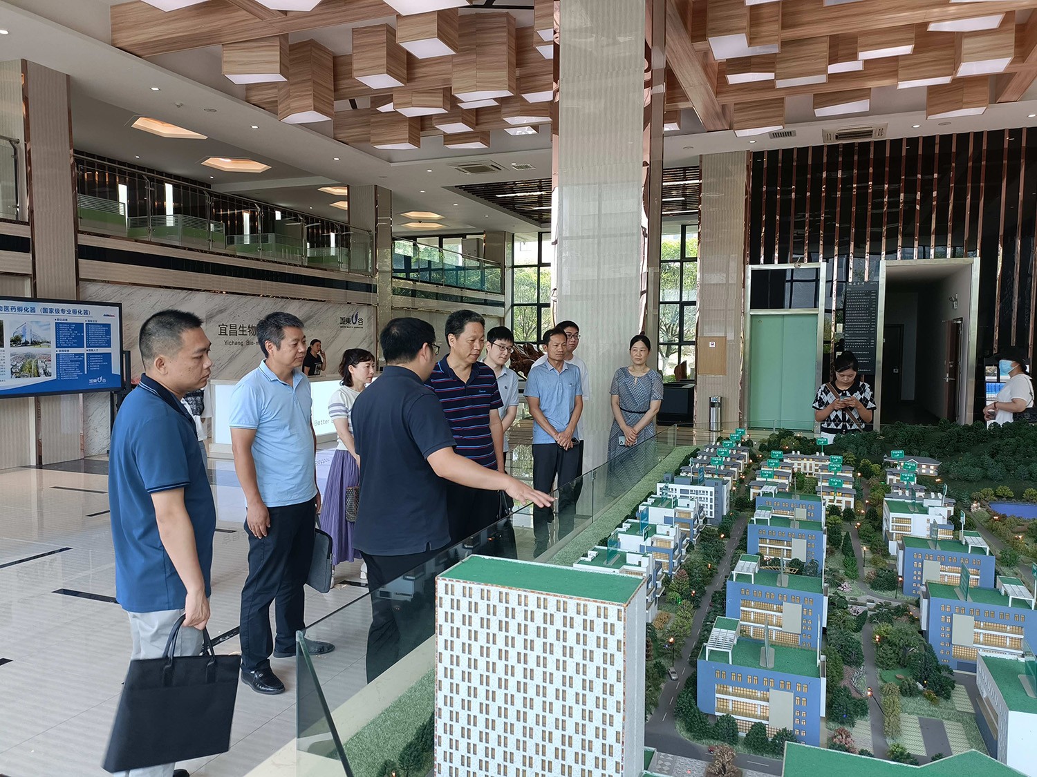 荆州市侨联赴宜昌开展招商考察学习