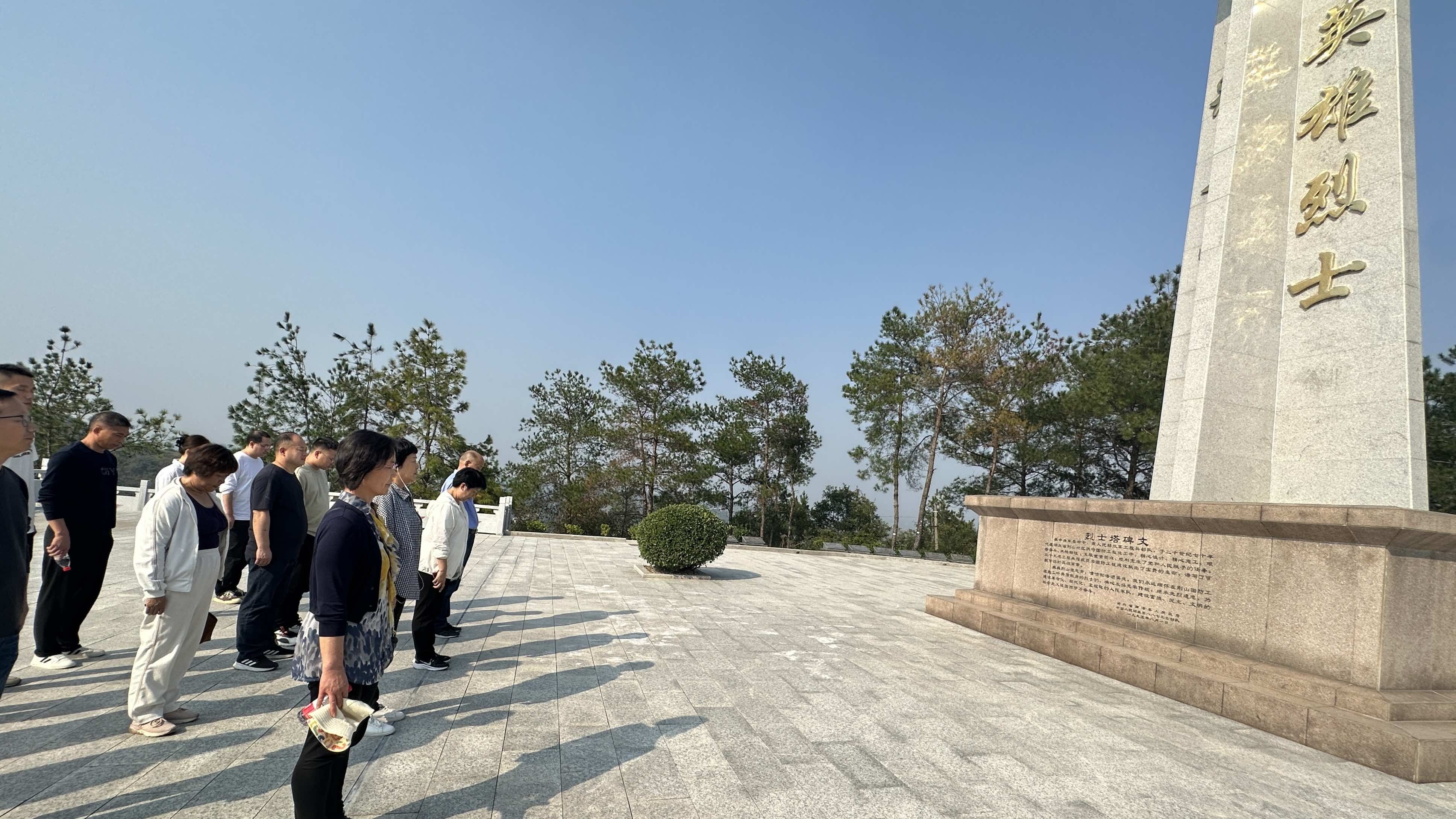 襄阳市侨联开展退休干部 “九九重阳节 浓浓敬老情”活动