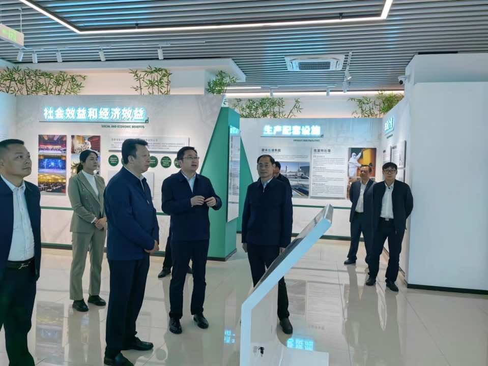 施政赴十堰宣讲全国侨代会精神 并调研基层侨联工作