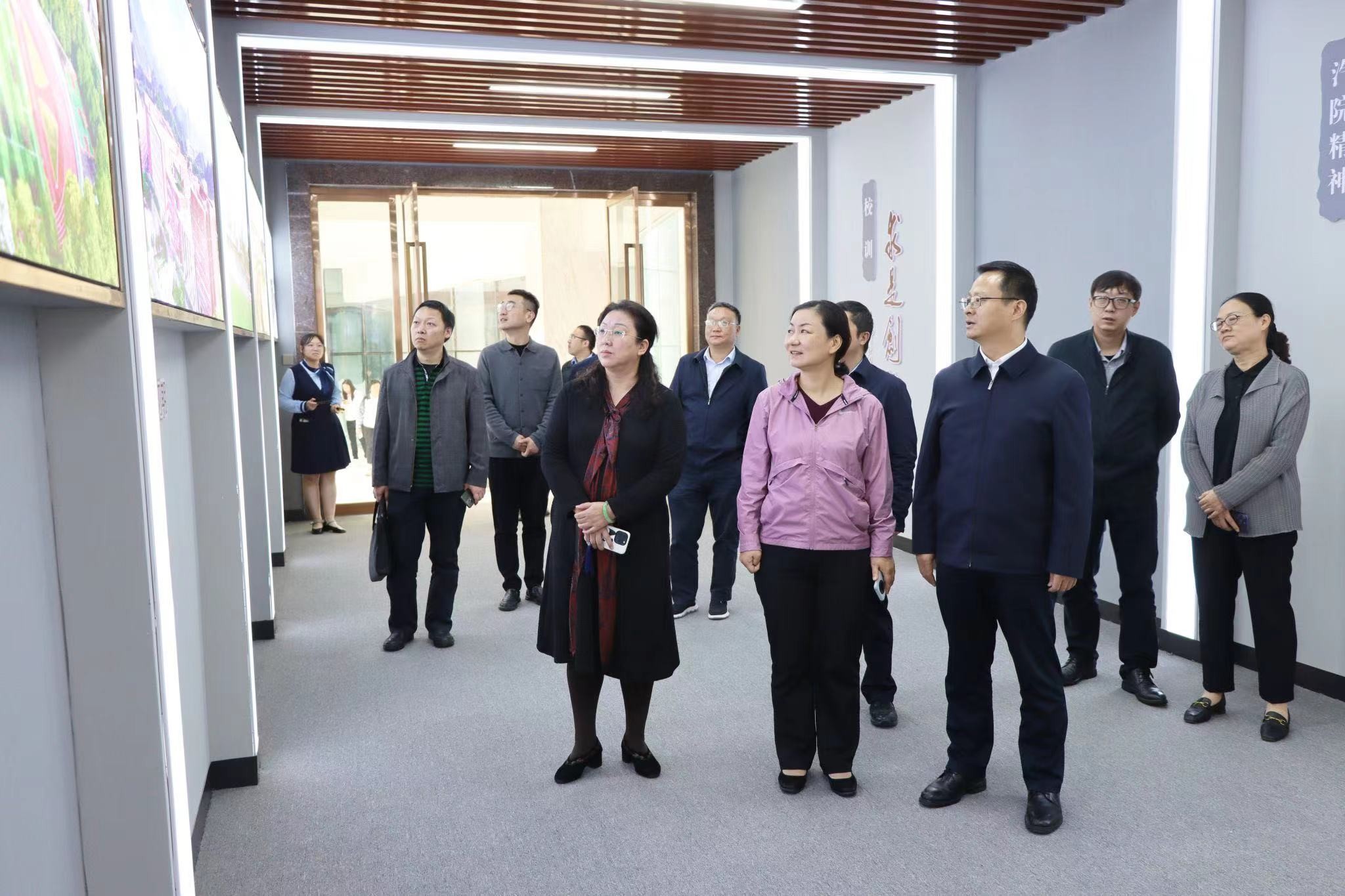 王慧萍调研湖北汽车工业学院