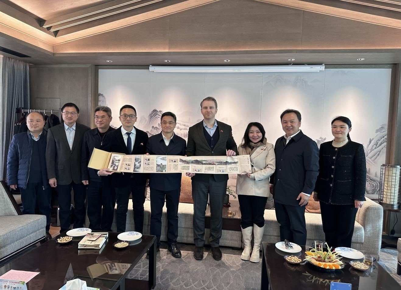 奥地利和平统一促进会一行赴湖北考察调研
