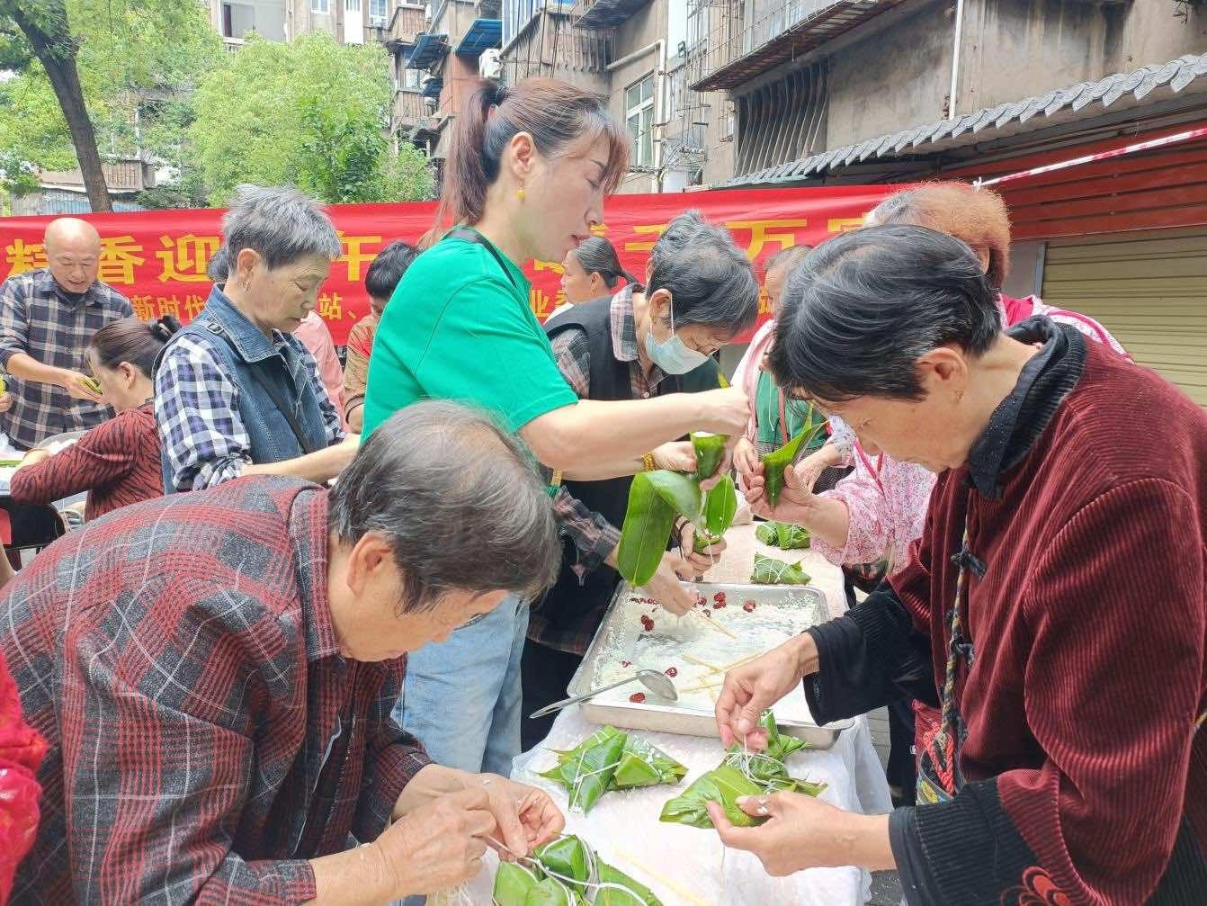 西陵区土街头社区“侨胞之家”开展“粽香迎端午 情暖千万家”主题活动