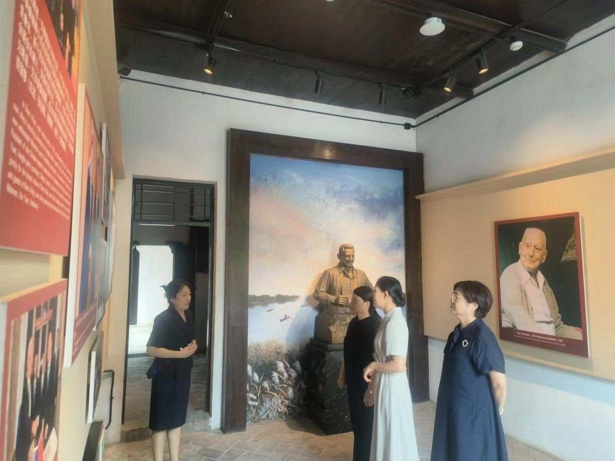 荆州市侨联主席李亚玲到洪湖市侨联调研