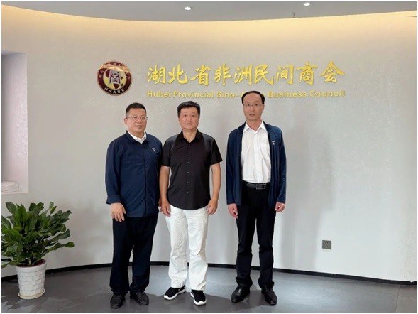 咸宁市侨联赴武汉考察湖北省非洲民间商会